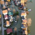FOTO: Potopljen i deo Kamenjara, od danas se očekuje opadanje Dunava kod Novog Sada