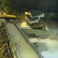 (VIDEO) Kuća sa litice pala u reku: Nestala u bujici za tren