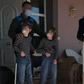 (Foto) otkrivena kuća užasa: Par godinama držao troje dece u kavezima: Spavali u smeću, nosili pelene, a evo kako je…