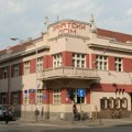 „Suflerka bez ugovora: Sindikat o samovolji direktorke Šabačkog pozorišta“