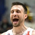 Aleksa Avramović objavio hit fotku sa peharom u krevetu, CSKA se oprostio od Srbina koji prelazi u ABA ligu
