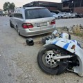 Страшна несрећа у Пазару! Нерегистровани мотор с троје људи се закуцао у БМВ, има повређених (видео)