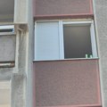 Zbog ovoga je devojka pala na: Dostavljača?! Otkriveni novi detalji užasa u Novom Sadu: Ispao joj novac kroz prozor, a onda je…