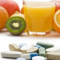 Jedna čaša soka može da promeni dejstvo leka: Upozorenje farmaceuta o opasnim kombinacijama