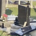 "Porodica je zatekla srušen spomenik" Kancelarija za KiM se oglasila povodom skrnavljenja pravoslavnog groblja…