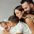 Aleksandra Prijović prvi put pokazala ćerku ariju: Objavila porodičnu fotografiju, pa se obratila Filipu: "Pre 10 godina smo…