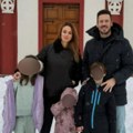 Nikola Rokvić sa porodicom obeležio Božić ispred crkve: Pevač poslao jaku poruku ljudima
