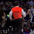 (VIDEO) Krajnje bezobrazan potez, sudija odleteo „na tribine“
