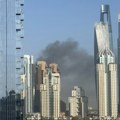 Besni požar u Dubaiju; Buktinja guta zgradu VIDEO