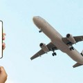 Stavila je telefon tokom leta da se puni i razbesnela putnike: Kako biste vi reagovali u ovakvoj situaciji?