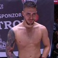 Marko Bojković dobio Poljaka odlukom sudija, publika u Areni mu opet zviždala: Srbin dominantan protiv Pjotra