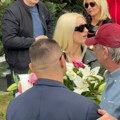 Осман, Дино и једна певачица: Познати дошли да се опросте од Сејде Бешлић, певач се не одваја од Дина