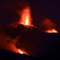 Etna ne prestaje da bljuje lavu već sedmi dan: Stručnjaci u neverici zbog fenomena kakav nije viđen od 1970-ih
