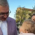 "Srce lepo, mnogo ti je lep taj ruzmarin" Vučić podelio snimak sa malom Dimitrom iz Kruševca: "Osmeh naše dece najlepši je…