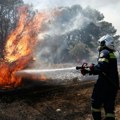 Požari i dalje bukte u Grčkoj, saobraćaj u ugroženim delovima u prekidu