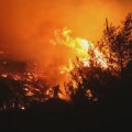 Na grčkom ostrvu Rodos zbog požara do sada evakuisano oko 30.000 meštana i turista