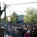 Kossev: U Zvečanu i Kosovskoj Mitrovici građani pale sveće uz fotografije Srba poginulih u Banjskoj