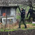 Ubica Danke Ilić doveden pred kuću: Policija ga uvela u dvorište nakon što je ispumpala septičku jamu VIDEO