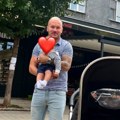 "Ko je rekao NN? Ljubi tata svoju sreću" Munjez upoznao sina: Drži malog Konstantina u naručju, izazvao lavinu emocija