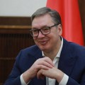 Vučić: Podela šlemova novinarima za subotu je dosadni trik, nema nasilja sem njihovog