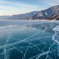 Rusija: ignorisali zabranu vožnje po ledu i završili u dubinama Bajkala