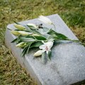 Страшно! Жена сахранила мајку у дворишту куће да би наставила да прима њену пензију