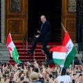 Nakon položene zakletve Peter Mađar se obratio hiljadama okupljenih ispred mađarskog parlamenta