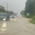 Komšije pod vodom, Split potopljen: Ulice pretvorene u reke, policija izdala hitno upozorenje (video)