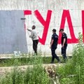 Grafit „Studenti pobeđuju“ osvanuo na zidu na obali Vlasine, tokom dana prekrečen uz prisustvo policije