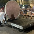 ПОНОВО ОБОРЕН РЕКОРД: У Лесковцу направљена највећа пљескавица на свету (видео)