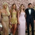 Ponosni roditelji: Jelena Karleuša i Duško Tošić zasijala sa ćerkama na proslavi Atininog 18., a Nikinog 17. rođendana (foto)…
