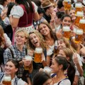 Incident na vrtešci na Oktoberfestu: Posetioci ostali zaglavljeni i visili naglavačke
