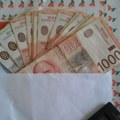 Bankomat u Novom Sadu izbacio novčanice sa izbornim sloganima SNS-a