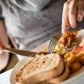 Horor na poslu zbog ljubavne osvete: Donela ručak da podeli sa kolegama, pa u tanjiru zatekla otrov