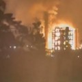 Veliki požar u hemijskom postrojenju: Neverovatan snimak nesreće u Luizijani, odjekuju eksplozije iz objekta (VIDEO)