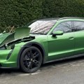 Poput konzerve, makazama za lim ‘otvorili‘ skupoceni Porsche da bi ukrali svetla vredna 3500 evra