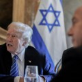 „Počastvovan sam, uđite, uđite“: Tramp dočekao Netanjahua i njegovu suprugu
