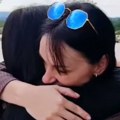 Bog to uredi... Sloboda Mićalović izlazeći iz manastira nalatela na NJU, odmah briznula u plač