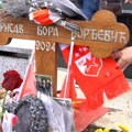 "Spomenik će biti u ovom obliku" Grob Bore Čorbe svakodnevno okružen pevačevim prijateljima - Grbović: Dao je nepoznatom…