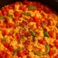 Tursko jelo idealno za letnji doručak Napravite tradicionalni specijalitet menemen! Jede se direktno iz tiganja