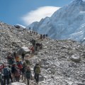 200 Planinara u strahu od smrti Spasioci u trci sa vremenom, nezapamćena drama na Mont Everestu