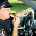 Policajac se švrćkao po gradu umesto da ode na mesto zločina, a za to vreme su dve osobe ubijene! Skandal trese američku…