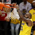 (VIDEO) Lebron Džejms prekinuo rekordni niz od 1.297 utakmica, ali će se to zaboraviti zbog poteza u poslednjoj sekundi