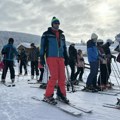 Na Zlatiboru vri od turista, Tornik pun skijaša. Šestosedna žičara, ski-lift i trake za početnike za zimsku idilu.