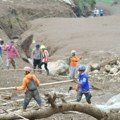 Broj žrtava klizišta u indonežanskoj provinciji Zapadna Java porastao na 17, zatrpano više od 30 kuća