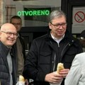 (Foto) Predsednik Vučić u Novom Sadu, doručkovao sa liderom SNS Vučevićem Ovo još niste videli - na kiosku "Indeksa" stali za…