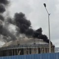 Pogođena rafinerija nafte u Haifi! Izraelski pogon u plamenu, gust crni dim kulja iz postrojenja (video)