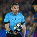 Planeta bruji zbog sudije na meču Barselona - Atletiko! Svet u neverici - kako ovo nije penal?! Bizarna situacija u Ligi…