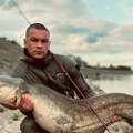 Народ очима не верује шта је извукао из Дунава! Александар из Лознице овакву неман чекао 25 година, а онда повео праву битку с…