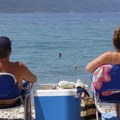 Ovu hranu Srbi često nose plažu, a može da bude opasna: "Izgleda normalno, ali može da izazove salmonelu"